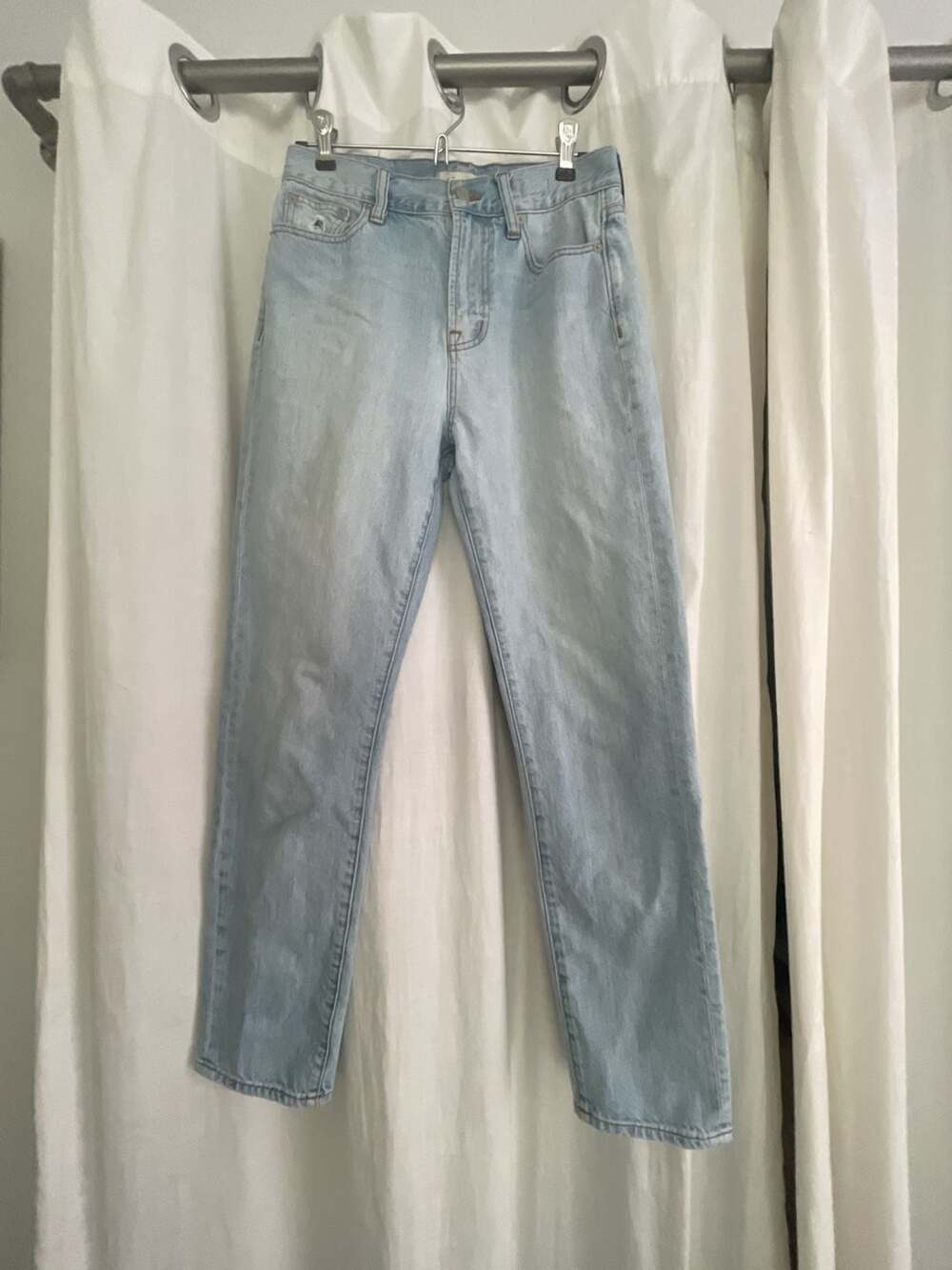 Madewell The Perfect Summer Jean Size 26
Distressed
Mom jeans